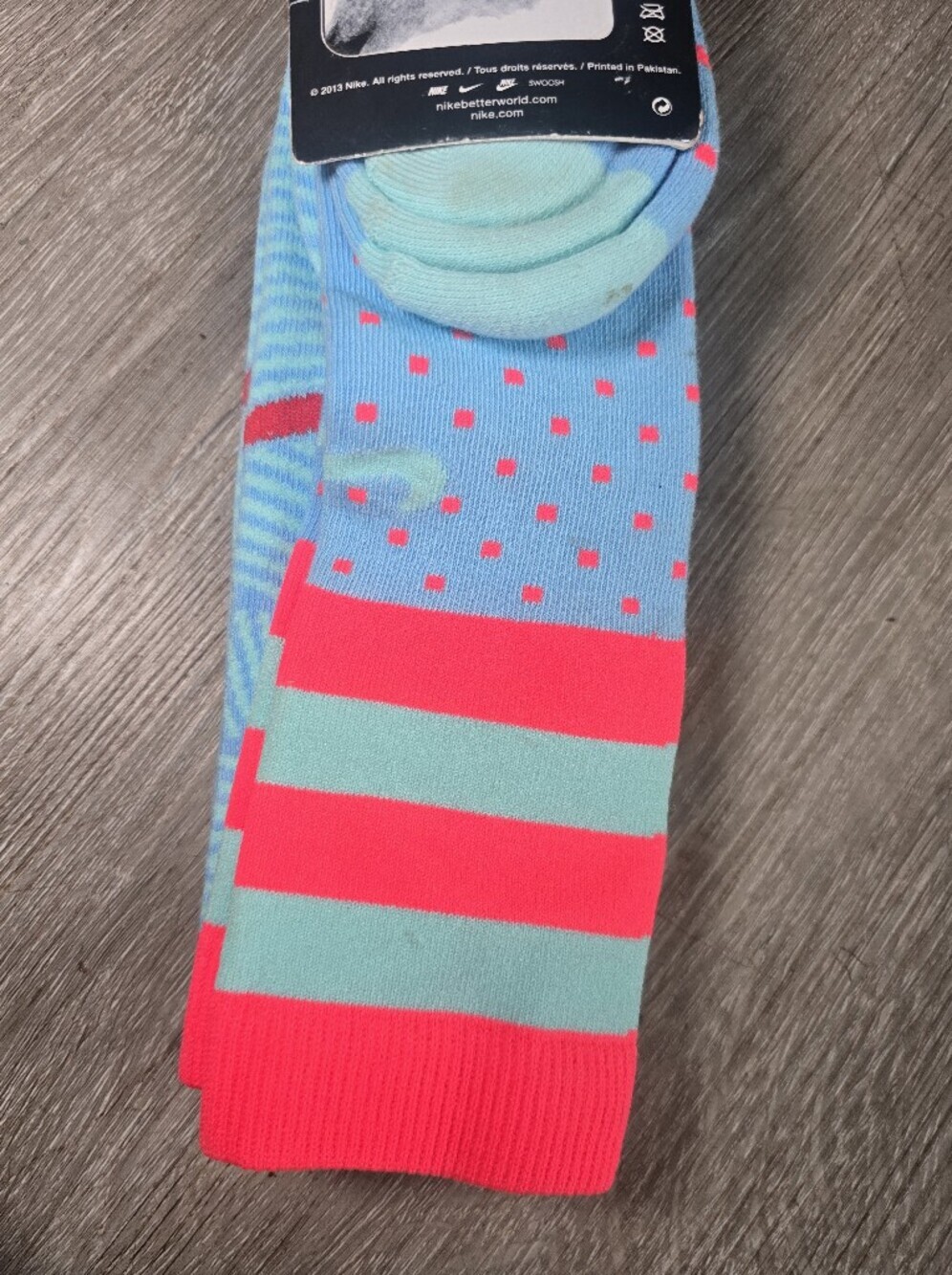 Nike Youth Casual Crew Socks in Aqua and Neon Pink. XS 13-3y